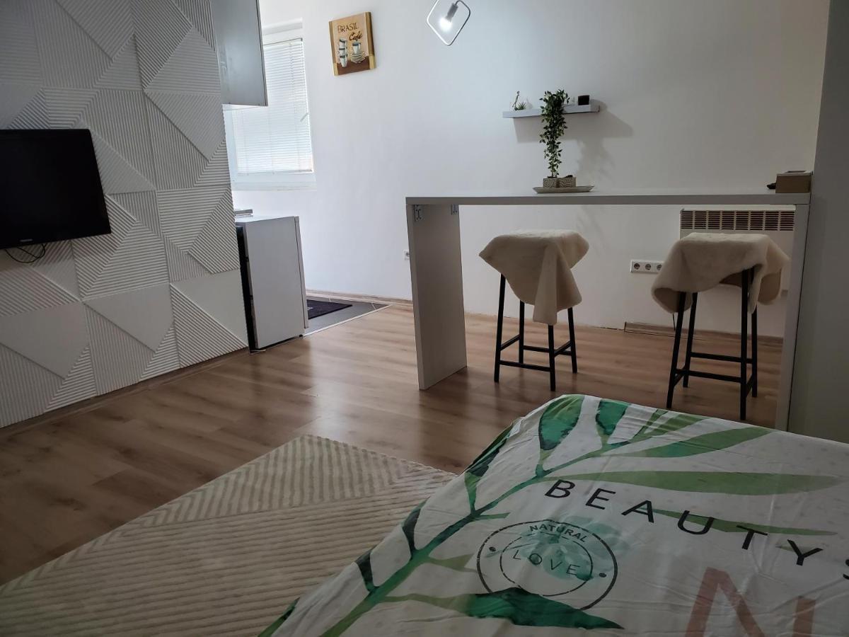 Sleep And Drive White Apartamento Sarajevo Exterior foto